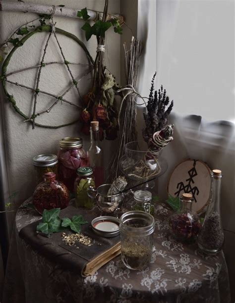 Wiccan-Inspired Christmas Tree Decorations to Honor Nature's Seasonal Cycle